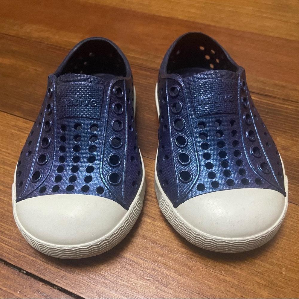 Native Shoes Jefferson Slip Shoes in Sparkly Navy Size C4